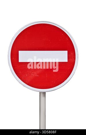 Foto eines roten runden Straßenschildes ohne Zutritt, isoliert auf weißem Hintergrund, ausgeschnitten Stockfoto