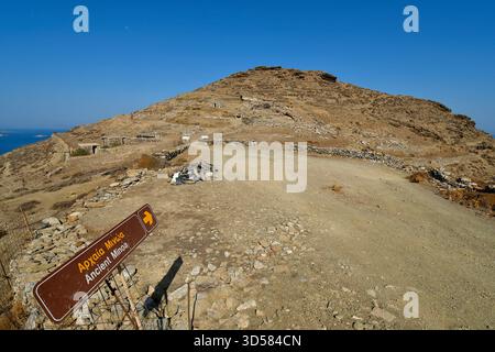 Amorgos, Griechenland - 11. September 2025: Die antike Stätte von Minoa oberhalb der Stadt Katapola auf dem Moundoulia-Hügel, der ehemaligen Sommerresidenz des Kretischen K Stockfoto