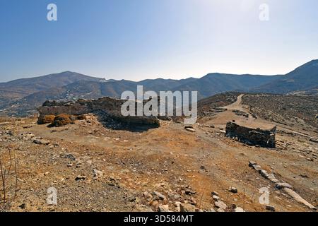 Amorgos, Griechenland - 11. September 2025: Die antike Stätte von Minoa oberhalb der Stadt Katapola auf dem Moundoulia-Hügel, der ehemaligen Sommerresidenz des Kretischen K Stockfoto