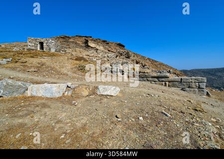 Amorgos, Griechenland - 11. September 2025: Die antike Stätte von Minoa oberhalb der Stadt Katapola auf dem Moundoulia-Hügel, der ehemaligen Sommerresidenz des Kretischen K Stockfoto