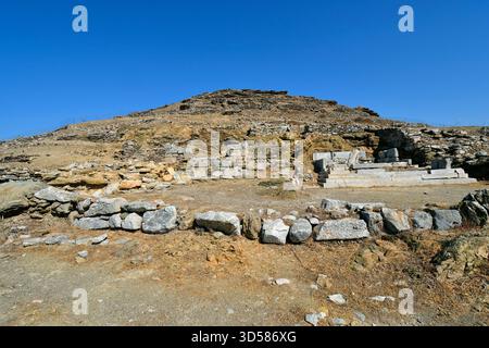 Amorgos, Griechenland - 11. September 2025: Die antike Stätte von Minoa oberhalb der Stadt Katapola auf dem Moundoulia-Hügel, der ehemaligen Sommerresidenz des Kretischen K Stockfoto