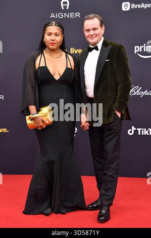 Devid Striesow mit Ehefrau Ines Ganzberger-Striesow bei der 77. Bambi-Verleihung 2025 in den Bavaria Filmstudios. München, 13.11.2025 Stockfoto