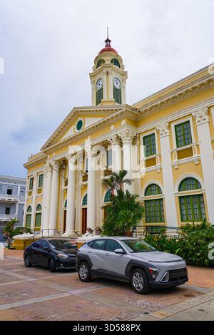 Mayagüez Alcaldía (Rathaus) im neoklassizistischen Stil, Plaza Colón, Puerto Rico Stockfoto