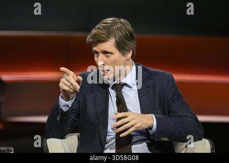 Moritz Schularick Ökonom 11/25 ihr Prof. Moritz Schularick am 13. November 2025 in Markus Lanz , ZDF Aufzeichnung vom 12. November 2025 TV Fernsehen Talkshow Talkshow Deutschland deutsch deutscher Mann Volkswirt Wirtschaftswissenschaftler Wissenschaftler Wirtschaft Präsident IWF deutscher Ökonom Wissenschaftler Wirtschaft quer halb sitzend sprechend gestikuliert *** Moritz Schularick Ökonom 11 25 ihr Prof. Moritz Schularick am 13. November 2025 in Markus Lanz , ZDF Aufnahme vom 12. November 2025 TV-Talkshow Talkshow deutschland deutscher Mann Ökonom Wissenschaftler econo Stockfoto