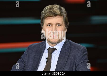 Moritz Schularick Ökonom 11/25 ihr Prof. Moritz Schularick am 13. November 2025 in Markus Lanz , ZDF Aufzeichnung vom 12. November 2025 TV Fernsehen Talkshow Talk Show Deutschland deutsch deutscher Mann Volkswirt Wirtschaftswissenschaftler Wissenschaftler Wirtschaft Präsident IWF deutscher Ökonom Wissenschaftler Wirtschaft quer Porträt neutral *** Moritz Schularick Ökonom 11 25 ihr Prof Moritz Schularick am 13. November 2025 in Markus Lanz , ZDF Recording vom 12. November 2025 TV Talk Show Talk Show Deutschland Deutscher Mann Deutscher Ökonom Ökonom Wissenschaftler Wirtschaftswissenschaftler Wirtschaftspräsident IWF Germ Stockfoto