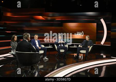 Talkrunde bei Markus Lanz , ZDF 11/25 Ihre Julia Löhr, Markus Lanz, Prof. Andreas Peichl, Prof. Moritz Schularick und Harald Jähner v. li. Am 13. November 2025 in Markus Lanz , ZDF Aufzeichnung vom 12. November 2025 TV Fernsehen Talkshow Talk Show Deutschland deutsch deutscher Mann Männer Frau Journalistin Wirtschaftsexpertin FAZ Ökonom Volkswirt Wirtschaftswissenschaftler Wissenschaftler Wirtschaft ifo-Institut Italien Italienisch Italienisch Italienisch-deutscher Moderator Fotografie Fotograf Journalismus Journalismus Journalist Autor Autor Autor Gastgeberin deutsch-italienisch Stockfoto