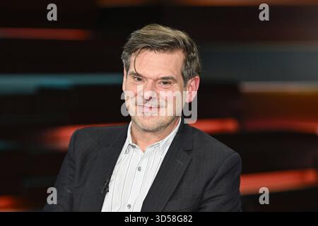 Gregor Peter Schmitz Journalist 11/25 ihr Gregor Peter Schmitz am 12. November 2025 in Markus Lanz , ZDF TV Fernsehen Talkshow Talkshow Talkshow Deutschland deutsch deutscher Mann Journalismus Chefredakteur STERN deutscher Journalismus quer Porträt lächelnd *** Gregor Peter Schmitz Journalist 11 25 ihr Gregor Peter Schmitz am 12. November 2025 in Markus Lanz , ZDF TV Talkshow Talkshow Deutschland deutscher Mann Journalismus Chefredakteur STERN deutscher Journalismus Chefredakteur STERN deutscher Journalismus Kreuzporträt lächelnd Stockfoto