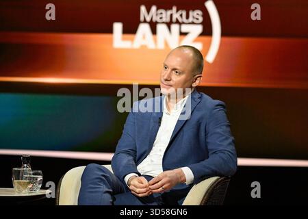 Justus Bender Journalist 11/25 ihr Justus Bender am 11. November 2025 in Markus Lanz , ZDF TV Fernsehen Talkshow Talkshow Deutschland deutsch deutscher Mann FAS Journalismus quer halb sitzend neutral *** Justus Bender Journalist 11 25 ihr Justus Bender am 11. November 2025 in Markus Lanz , ZDF TV Talkshow Talk Show Deutschland deutscher Mann FAS Journalismus deutscher Journalismus Kreuz halb sitzend neutral Stockfoto