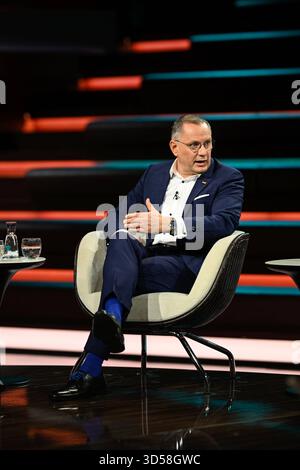 Tino Chrupalla Politiker 11/25 ihr Tino Chrupalla am 11. November 2025 in Markus Lanz , ZDF TV Fernsehen Talkshow Talkshow Talkshow Deutschland deutsch deutscher Mann Politik Co-Vorsitzender Parteivorsitzender AfD deutscher Mann Politik Ko-Vorsitzender AfD deutscher Mann Politik Ko-Vorsitzender AfD deutscher Politiker 11 25 Ihr Tino Chrupalla am 11. November 2025 in Markus Lanz , ZDF TV Talkshow Talkshow Deutschland deutscher Mann Politik Ko-Vorsitzender Parteichef AfD deutscher Politiker hochsitzend deutscher Politiker gestikulierend Stockfoto