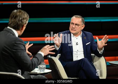 Markus Lanz li. mit Tino Chrupalla 11/25 her Markus Lanz li. Und Tino Chrupalla am 11. November 2025 in Markus Lanz , ZDF TV Fernsehen Talkshow Talkshow Talkshow Deutschland deutsch deutscher Mann Männer Politik Politiker Co-Vorsitzender Parteivorsitzender AfD Journalist Journalismus Moderator Autor Fotografie Fotograf 2025 Stockfoto