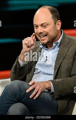 Wladimir Kara-Mursa Politiker 11/25 ihr Wladimir Kara-Mursa am 11. November 2025 in Markus Lanz , ZDF TV Fernsehen Talkshow Talkshow Talkshow Deutschland russisch-britisch britischer russischer Mann Politik Journalist Journalismus russischer britischer Journalismus Politiker hoch halb sitzend sprechend gestikuliert *** Wladimir Kara Mursa Politiker 11 25 Ihr Wladimir Kara Mursa am 11. November 2025 in Markus Lanz , ZDF TV Talkshow Talkshow Show Deutschland russischer britischer britischer britischer britischer britischer britischer Journalist Journalismus Journalist Journalismus Journalismus Journalist Journalist Journalist Journalist Journalismus High halb sitzend Talkshow Talkshow Deutschland Stockfoto