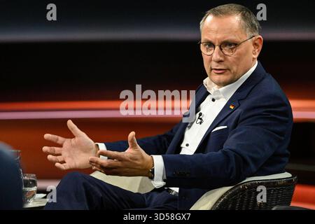 Tino Chrupalla Politiker 11/25 ihr Tino Chrupalla am 11. November 2025 in Markus Lanz , ZDF TV Fernsehen Talkshow Talkshow Talkshow Deutschland deutsch deutscher Mann Politik Co-Vorsitzender Parteivorsitzender AfD deutscher Politiker quer halb sitzend sprechend gestikuliert *** Tino Chrupalla Politiker 11 25 Ihr Tino Chrupalla am 11. November 2025 in Markus Lanz , ZDF TV Talkshow Talkshow Deutschland deutscher Mann Politik Co-Vorsitzender Parteivorsitzender AfD deutscher Politiker Cross halb sitzend sprechendes Gestikulieren Stockfoto