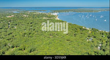 Blick aus der Vogelperspektive auf den sag Harbour und die sag Harbour Bay Stockfoto