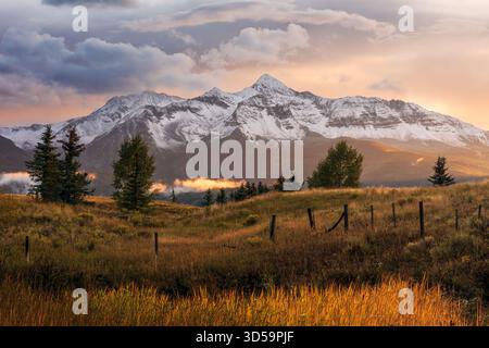 Panoramablick auf den Wilson Peak in den San Juan Mountains in der Nähe von Telluride, Colorado Stockfoto
