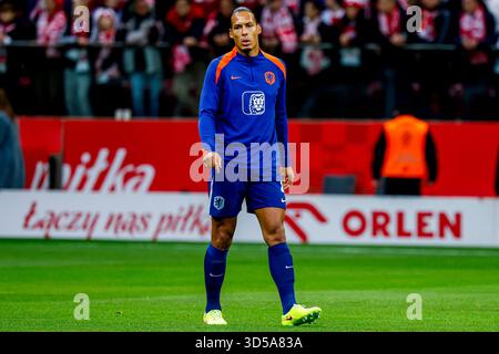 Virgil van Dijk aus den Niederlanden ist beim Qualifikationsspiel zur FIFA-Weltmeisterschaft 2026 zwischen Polen und den Niederlanden am 14. November 2025 in Warschau, Polen, bei PGE Narodowy dabei. (Foto: Marcel ter Bals/MTB-Photo/Alamy Live News) Stockfoto