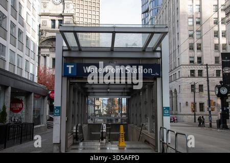 Waterfront Station Schild auf der Granville Street im Zentrum von Vancouver, British Columbia, Kanada Stockfoto
