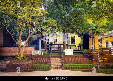 Texas, USA, 30. Mai 2024, Blick auf Idle Hands, eine Bar und ein Restaurant in der Rainey Street Stockfoto
