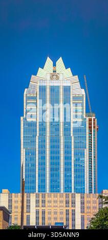 Texas, USA, 30. Mai 2024, Nahaufnahme des Frost Bank Tower, eines Bürogebäudes an der Congress Avenue Stockfoto