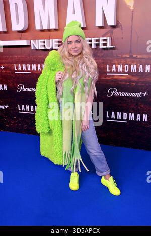 Nadine Trompka nimmt am 14. November 2025 in Berlin an der europäischen Premiere der Paramount+-Serie „Landman“ im Zoo Palast Teil Stockfoto