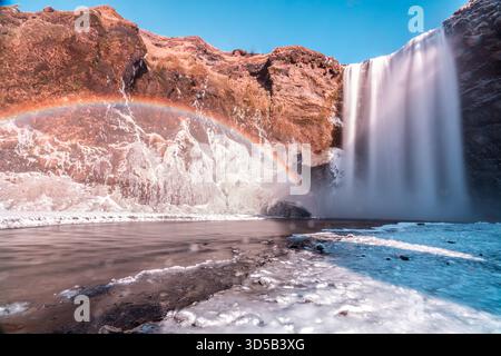 Winterszenen aus Island, die die berühmten Wahrzeichen und die natürliche Schönheit der Insel zeigen Stockfoto