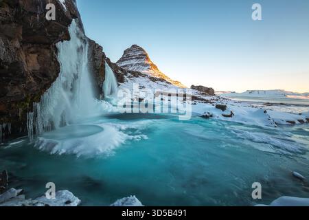 Winterszenen aus Island, die die berühmten Wahrzeichen und die natürliche Schönheit der Insel zeigen Stockfoto