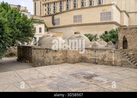 Aserbaidschan, Baku, Dach eines alten Dampfbades, Hammam, Kaukasus. Bakus Hammams sind wichtige historische und kulturelle Stätten, die einst als lebenswichtige Sozia dienten Stockfoto
