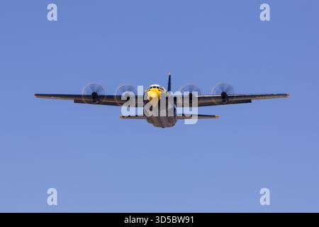 Das United States Marine Corps Fat Albert tritt mit den Blue Angels auf Stockfoto