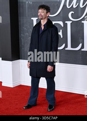11. November 2025, Hollywoood, Kalifornien, USA: JAMES FRAIN nimmt an der Premiere von „Jay Kelly“ in Los Angeles Teil (Credit Image: © Billy Bennight/ZUMA Press Wire) NUR ZUR REDAKTIONELLEN VERWENDUNG! Nicht für kommerzielle ZWECKE! Stockfoto