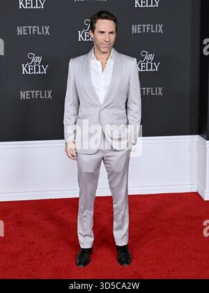 11. November 2025, Hollywoood, Kalifornien, USA: ALESSANDRO NIVOLA nimmt an der Premiere von „Jay Kelly“ in Los Angeles Teil (Foto: © Billy Bennight/ZUMA Press Wire). Nicht für kommerzielle ZWECKE! Stockfoto