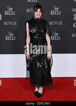 11. November 2025, Hollywoood, Kalifornien, USA: EMILY MORTIMER nimmt an der Premiere von „Jay Kelly“ in Los Angeles Teil (Foto: © Billy Bennight/ZUMA Press Wire) NUR ZUR REDAKTIONELLEN VERWENDUNG! Nicht für kommerzielle ZWECKE! Stockfoto