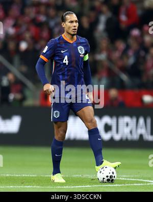 Warschau, Pologne. November 2025. Virgil van Dijk aus den Niederlanden während der FIFA Fussball-Weltmeisterschaft 2026, Qualifikation, Gruppenspiel G zwischen Polen und den Niederlanden am 14. November 2025 im PGE Narodowy-Stadion in Warschau, Polen - Foto Piotr Matusewicz/DPPI Credit: DPPI Media/Alamy Live News Stockfoto