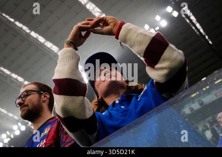 Torino, Italien. November 2025. Fans vor dem Spiel der Quilter Nations Series 2025 zwischen Italien und Südafrika im Juventus-Stadion in Turin, Nordwesten Italiens - 15. November 2025. Sport - Fußball (Foto: Fabio Ferrari/LaPresse) Credit: LaPresse/Alamy Live News Stockfoto