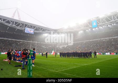 Torino, Italien. November 2025. Italiens Team steht vor dem Spiel der Quilter Nations Series 2025 zwischen Italien und Südafrika im Juventus-Stadion in Turin, Nordwesten Italiens - 15. November 2025. Sport - Fußball (Foto: Fabio Ferrari/LaPresse) Credit: LaPresse/Alamy Live News Stockfoto