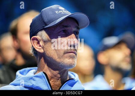 Torino, Italien. November 2025. Darren Cahill vor dem Halbfinalspiel der ATP World Tour Finals in der Inalpi Arena in Turin, Italien - Samstag, den 15. November 2025. Sport - (Foto: Marco Alpozzi/Lapresse) Credit: LaPresse/Alamy Live News Stockfoto