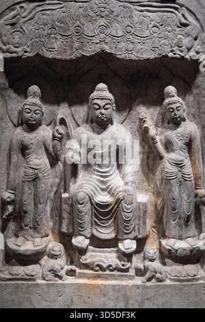 Tokio, Japan – 16. März 2025: Wunderschöne buddha-Ornamente werden im Nationalmuseum Tokio gezeigt Stockfoto