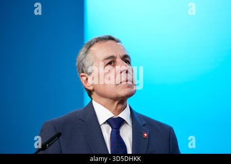 14. November 2025, Berlin, Deutschland - der Schweizer Außenminister Ignazio Cassis bei der Pressekonferenz im Auswärtigen Ministerium anlässlich seines Besuchs in Berlin. 00R251114D050CARO.JPG [MODELLVERSION: NEIN, EIGENSCHAFTSFREIGABE: NEIN (C) AUTO Stockfoto