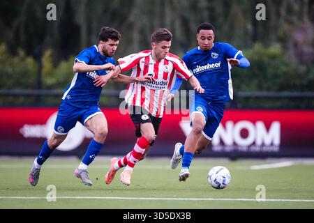 Rotterdam - Aymane Bais aus Jong Almere City, Mike Kleijn aus Jong Sparta Rotterdam während der dreizehnten Wettkampfrunde der Tweede divisie Saison 2025/2026. Das Spiel findet am 15. November 2025 im Sportpark Nieuw Terbregge in Rotterdam statt. (VK Sportphoto/Yannick Verhoeven) Stockfoto