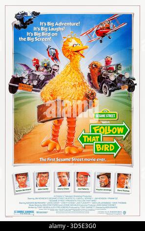 Follow That Bird (1985) von Ken Kwapis mit Caroll Spinney, Jim Henson und Frank Oz. Big Bird wird von einem Sozialarbeiter aus der Sesamstraße weggeschickt, um bei einer Familie von Dodovögeln zu leben; unglücklich rennt er davon und fordert seine Freunde auf, nach ihm zu suchen, während er versucht, nach Hause zu kommen. Foto eines Original-Posters aus dem Jahr 1985 mit einem Blatt, das AUSSCHLIESSLICH ZUR REDAKTIONELLEN VERWENDUNG VON Steve Chorney DIENT. Quelle: BFA / Warner Bros Stockfoto