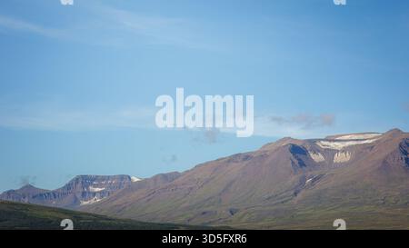 Akureyri, Island, 19. August 2025, Segeln von Akureyri nach Eyjafjörður, einem langen Fjord in Nordisland. Stockfoto