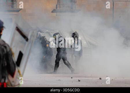 Mexiko-Stadt, Mexiko. November 2025. Während der selbsternannten „Gen Z“-Demonstration gegen die mexikanische Regierung nach der Ermordung des Bürgermeisters von Uruapan Carlos Manzola, während Mexikos Präsidentin Claudia Sheinbaum in den letzten Tagen die Legitimität der Bewegung in Frage gestellt hat. Am 15. November 2025 in Mexiko-Stadt. (Foto: Carlos Santiago/ Credit: Eyepix Group/Alamy Live News Stockfoto