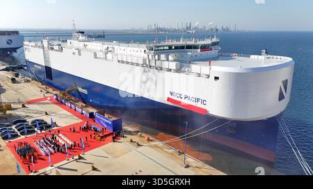 Das LNG-Transportschiff NOCC PACIFIC wurde am 14. November 2025 auf der CIMC Raffles Shandong Longkou Construction Base in Yantai, Provinz Shandong, China, fertiggestellt. Stockfoto
