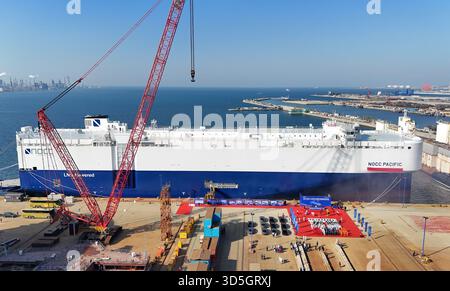 Das LNG-Transportschiff NOCC PACIFIC wurde am 14. November 2025 auf der CIMC Raffles Shandong Longkou Construction Base in Yantai, Provinz Shandong, China, fertiggestellt. Stockfoto