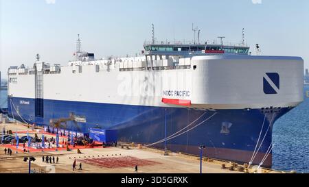 Das LNG-Transportschiff NOCC PACIFIC wurde am 14. November 2025 auf der CIMC Raffles Shandong Longkou Construction Base in Yantai, Provinz Shandong, China, fertiggestellt. Stockfoto