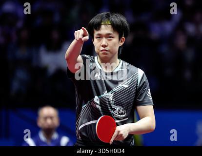 Macau, China. November 2025. Wang Chuqin reagierte während des Mannes-Singles-Bronzemedaillenspiels im Tischtennis zwischen Wang Chuqin aus Peking und Yuan Licen aus Liaoning bei den 15. Nationalspielen in Macao, Südchina, am 16. November 2025. Quelle: Chen Bin/Xinhua/Alamy Live News Stockfoto