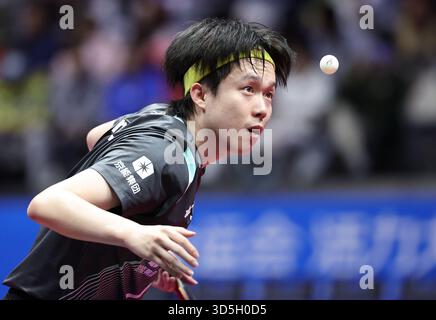 Macau, China. November 2025. Wang Chuqin spielt beim Spiel der Männer mit der Bronzemedaille des Tischtennis zwischen Wang Chuqin aus Peking und Yuan Licen aus Liaoning bei den 15. Nationalspielen in Macao, Südchina, am 16. November 2025. Quelle: Chen Bin/Xinhua/Alamy Live News Stockfoto
