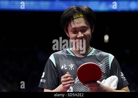 Macau, China. November 2025. Wang Chuqin reagierte während des Mannes-Singles-Bronzemedaillenspiels im Tischtennis zwischen Wang Chuqin aus Peking und Yuan Licen aus Liaoning bei den 15. Nationalspielen in Macao, Südchina, am 16. November 2025. Quelle: Liu Xu/Xinhua/Alamy Live News Stockfoto