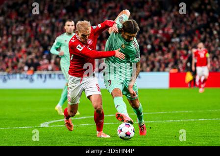 8 (DEN) - Gustav Isaksen, 3 (BLR) - Pavel Zabelin. UEFA VM Kvalifikation - Landskamp - Danmark mod Hviderusland - 15.11.2025. København, Danmark. Stockfoto