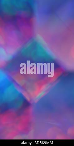 Bokeh-Prisma hell. Reflexionsstrahl. Farbverläufe farbenfrohe Funken auf quadratischem Rahmen. Diamantlinse neonblauer lila rosa abstrakter unscharfer Hintergrund. Stockfoto