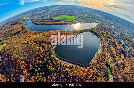 Luftbild, Ardeygebirge Wald und Hengsteysee, Köpchenwerk mit RWE Pumpspeicherbecken Herdecke, Blick nach Hagen-Boele, Bäume in Herbstfarben, Erdkugel, Fisheye Aufnahme, Fischaugen Aufnahme, 360 Grad Aufnahme, Tiny World, Little Planet, Fisheye Bild, , Herdecke, Ruhrgebiet, Nordrhein-Westfalen, Deutschland ACHTUNGxMINDESTHONORARx60xEURO *** Luftaufnahme, Ardeygebirge Wald und Hengsteysee, Köpchenwerk mit RWE Pumpspeicher Herdecke, Blick nach Hagen Boele, Bäume in Herbstfarben, Globus, Fischaugenbild, Fischaugenbild, 360 Grad Bild, winzige Welt, kleiner Planet, Fischaugenbild, Herdecke Stockfoto