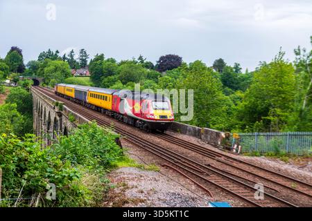 Der High-Speed-Testzug von Network Rail (betrieben von Colas Rail) überquert den Chirk Viaduct in Richtung Shrewsbury. Stockfoto